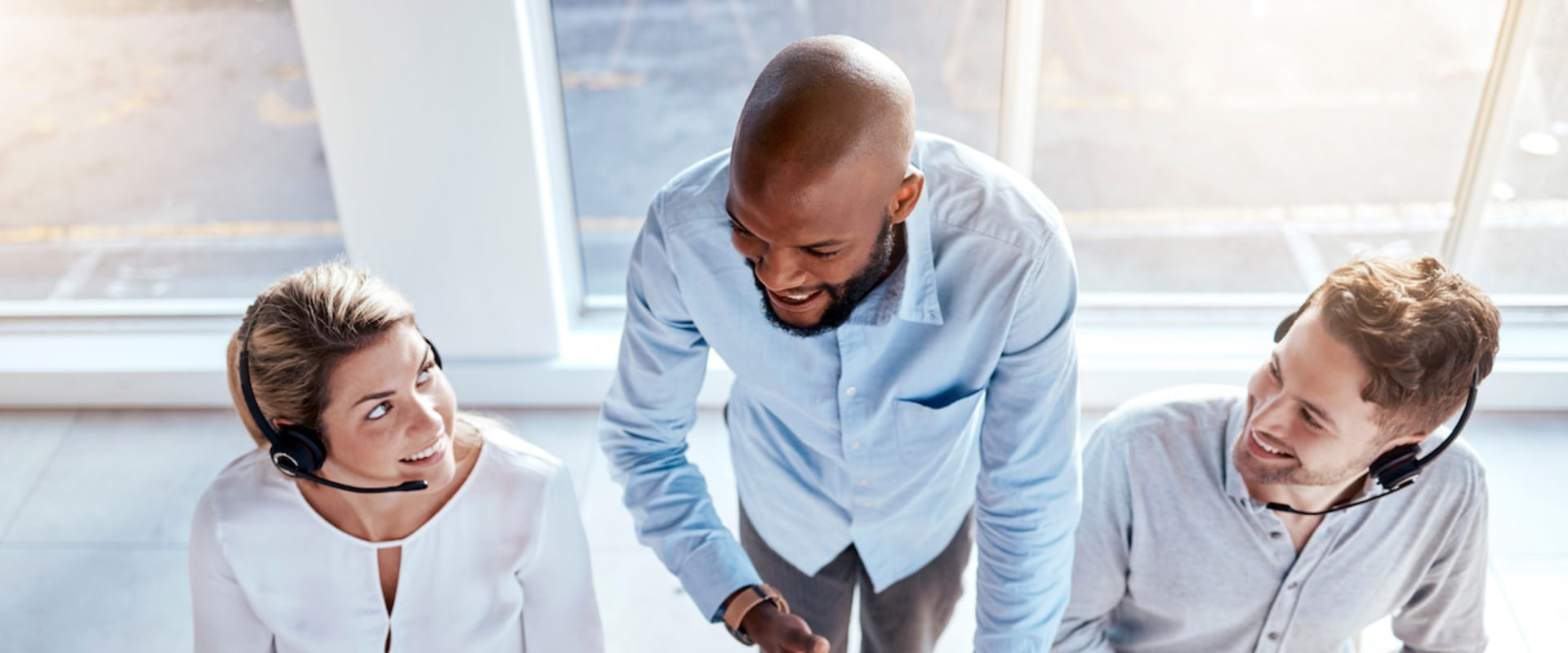 AI in Customer Service: 10 Examples of the Future